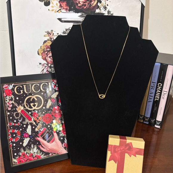 EUC Givenchy vintage oval G logo Gold plated necklace - Picture 5 of 7